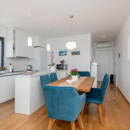 2 Bedroom In *