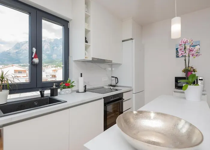 Appartement Awesome In With Wifi Makarska