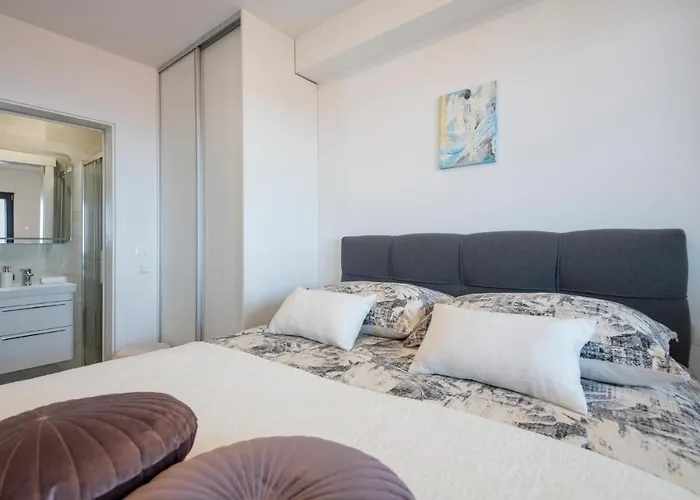 Appartement Awesome In With Wifi