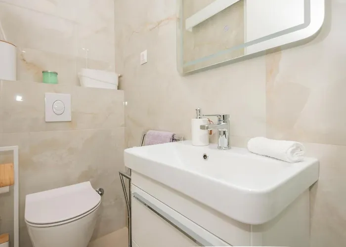 Appartement Awesome In With Wifi Makarska