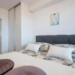 Apartment 2 Bedroom In