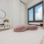 Apartment 2 Bedroom In *