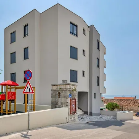 2 Bedroom In Apartment Makarska